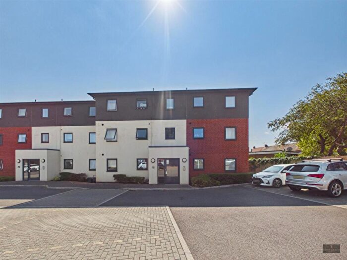 2 Bedroom Flat To Rent In Burnthouse Lane, Exeter, EX2