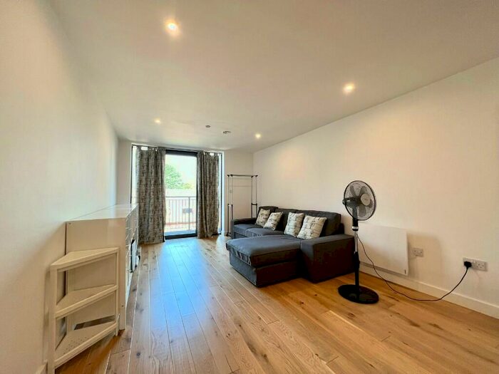 2 Bedroom Flat To Rent In Communication Row, Birmingham, B15