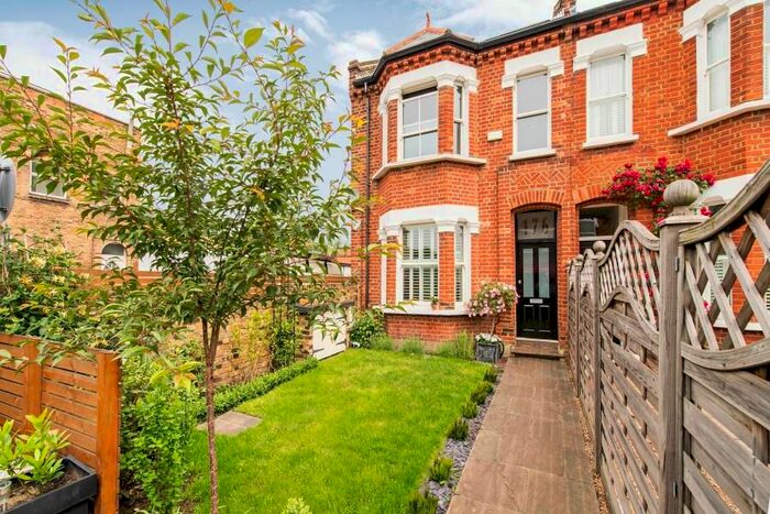 2 Bedroom Flat To Rent In Lower Richmond Road, London SW15