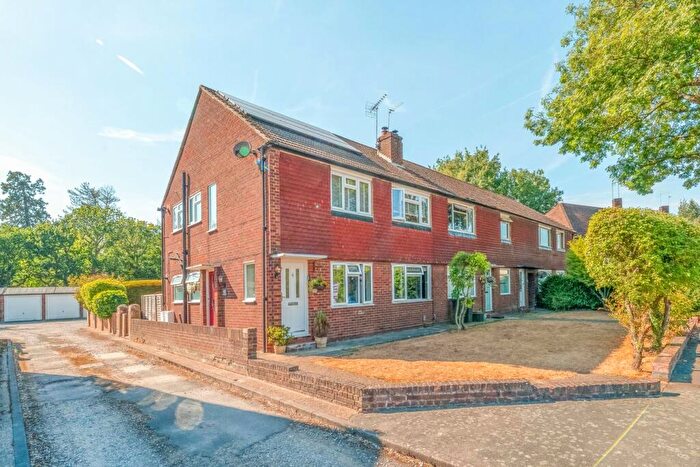2 Bedroom Maisonette For Sale In Pinewood Green, Iver Heath, SL0