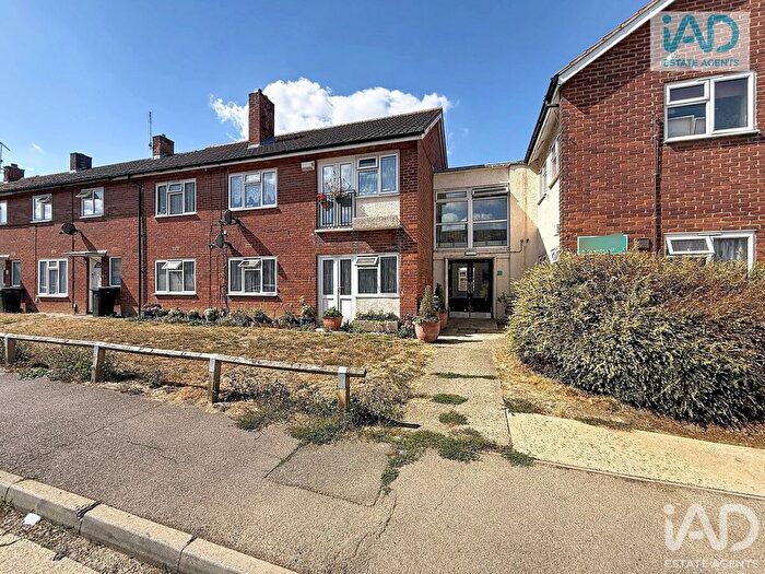 2 Bedroom Flat For Sale In Orchard Croft, Harlow, CM20