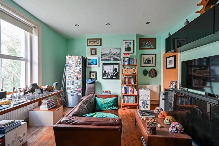 1 Bedroom Flat For Sale In Camden Road, Holloway, London, N7