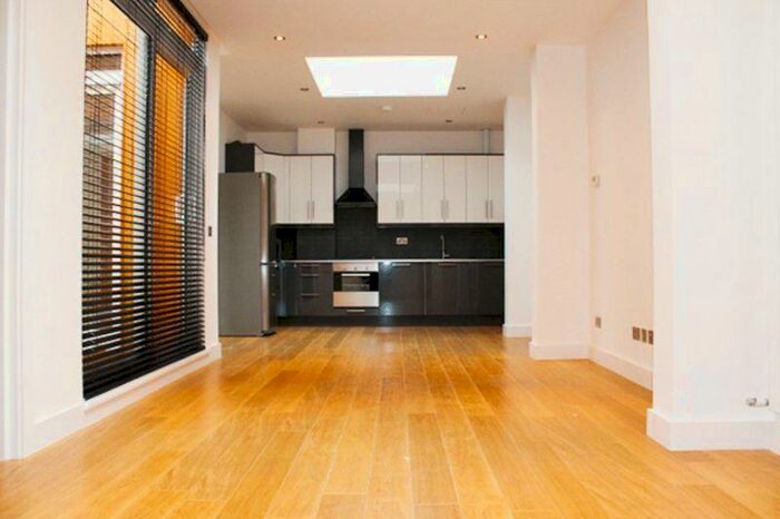 2 Bedroom Flat To Rent In Holloway Road, London, N7