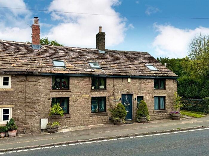 3 Bedroom End Of Terrace House For Sale In Tom Lane, Chapel-En-Le-Frith, High Peak, SK23