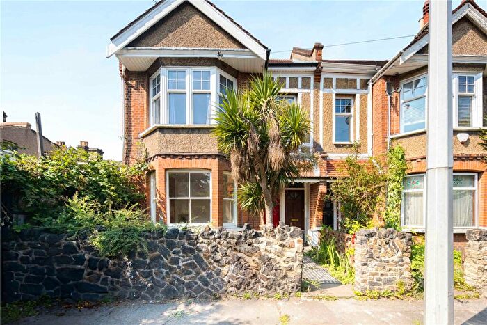 2 Bedroom Flat To Rent In Salisbury Road, Forest Gate, London, E7