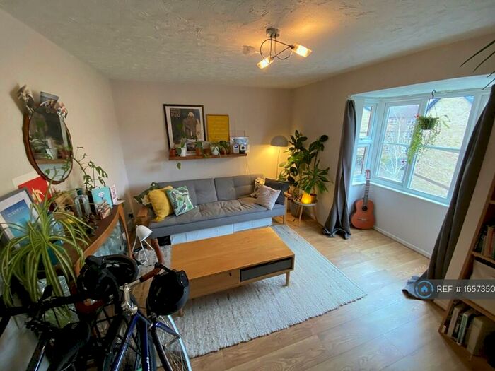 1 Bedroom Flat To Rent In Rossetti Road, London, SE16