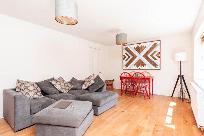 3 Bedroom Apartment To Rent In Cockpit Close, Woodstock, Oxfordshire, OX20