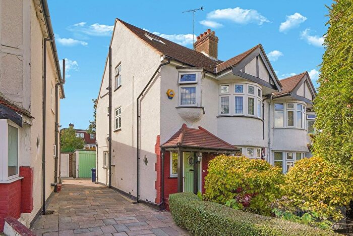 4 Bedroom Semi Detached House For Sale In Southfields, Hendon, NW4