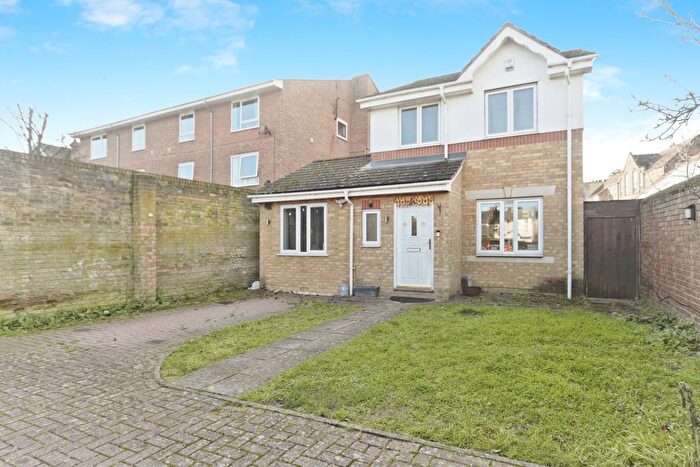 3 Bedroom Detached House For Sale In Whitstable Place, Croydon, CR0