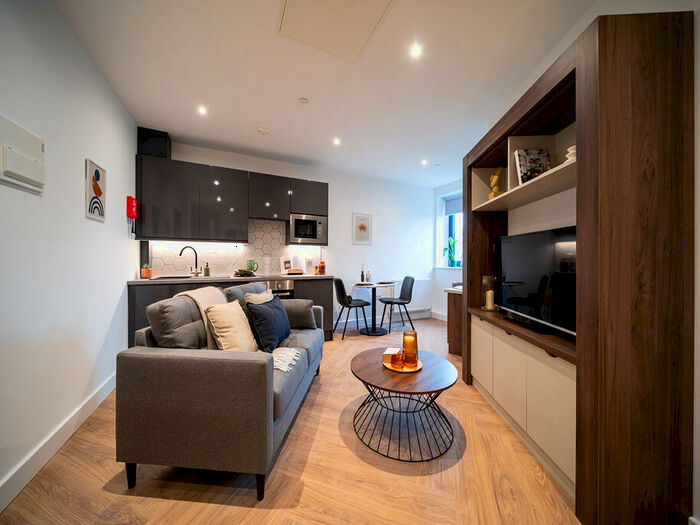 Apartment To Rent In Apt, Q Three Residence #, LS1