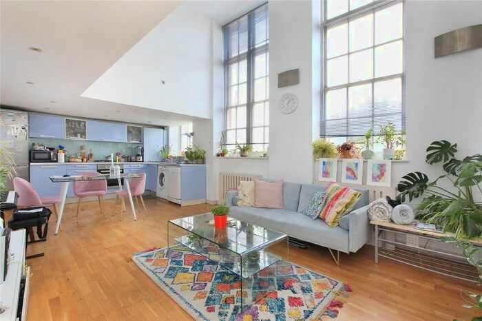 2 Bedroom Flat For Sale In Gatton Road, Tooting, SW17