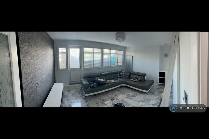 3 Bedroom Maisonette To Rent In Solander Gardens, London, E1