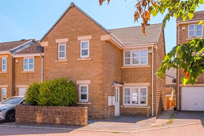 3 Bedroom End Of Terrace House For Sale In Belgrave Court, Brighouse, HD6