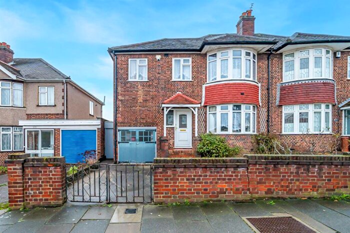 4 Bedroom Semi Detached House For Sale In Green Lane, London, SE9