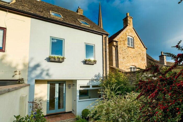 3 Bedroom Town House To Rent In Church Street, Tetbury, GL8