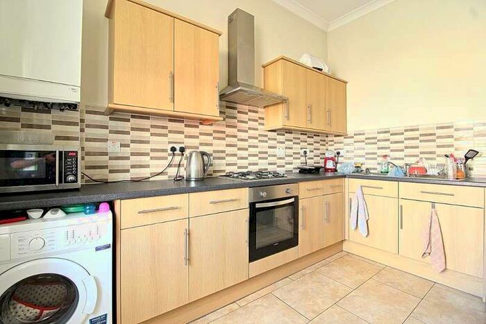 2 Bedroom Flat To Rent In Hoe Street, Walthamstow, London, E17