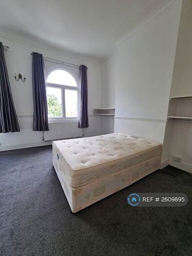3 Bedroom Flat To Rent In Cawnpore Street, London, SE19