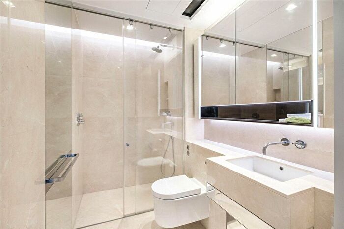 2 Bedroom Flat To Rent In Columbia Gardens, Earls Court, SW6