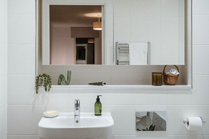 2 Bedroom Apartment To Rent In Lower Essex Street, Birmingham, B5