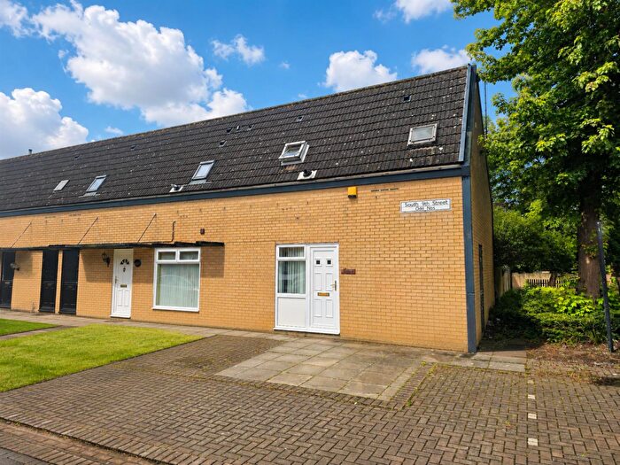 2 Bedroom End Of Terrace House For Sale In South Ninth Street, Milton Keynes, MK9