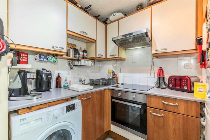 2 Bedroom Flat For Sale In Streatfield Road, Heathfield, TN21