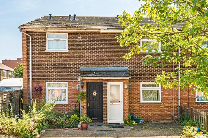 1 Bedroom Terraced House To Rent In Vine Place, Hounslow, TW3