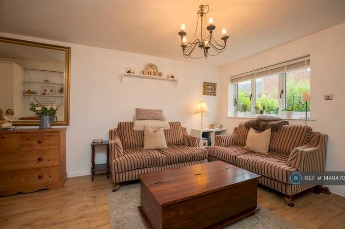 1 Bedroom Maisonette To Rent In Boleyn Walk, Leatherhead, KT22