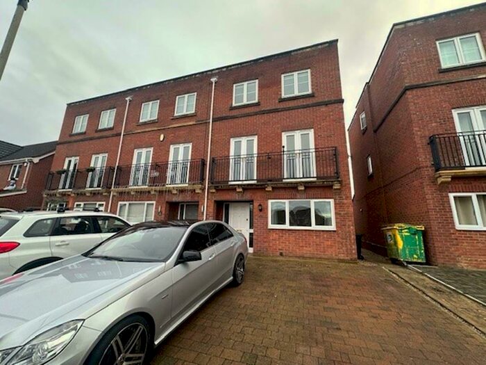 4 Bedroom Town House To Rent In Redwald Close, Kempston, MK42