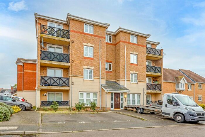 2 Bedroom Apartment For Sale In Collier Way, Southend-On-Sea, SS1