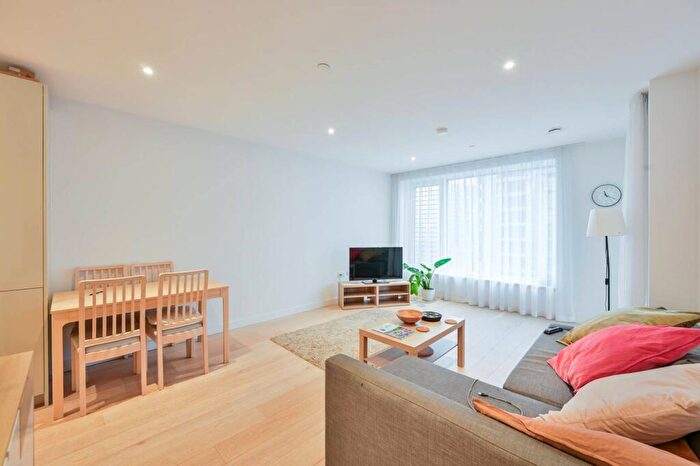 1 Bedroom Flat For Sale In Deacon Street, Elephant And Castle, London, SE17
