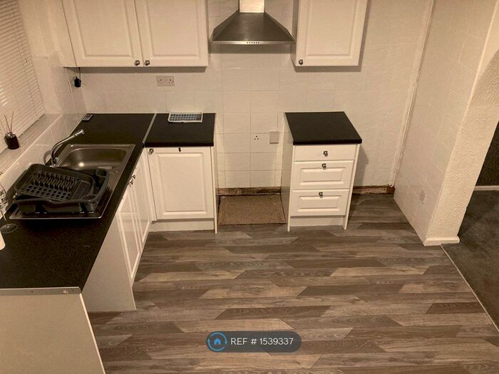 2 Bedroom End Of Terrace House To Rent In Whetstone Hill Lane, Oldham, OL1