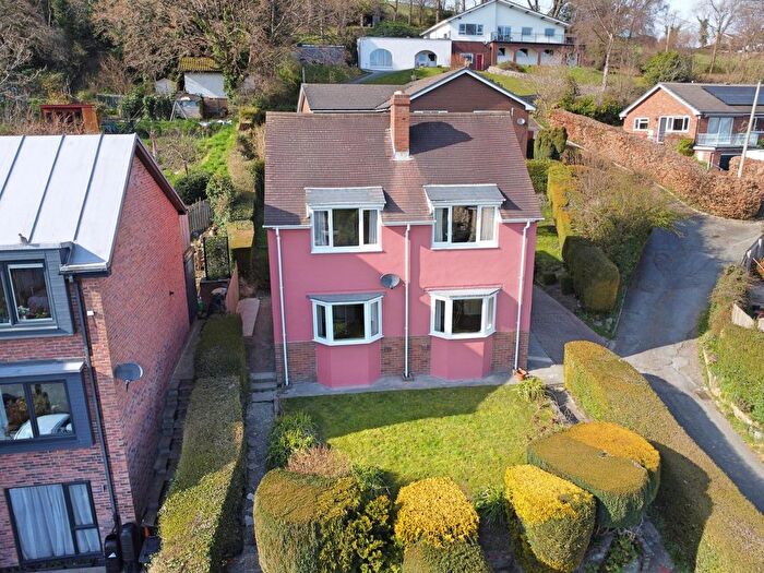 3 Bedroom Detached House For Sale In Bryn Gardens, Newtown, Powys, SY16