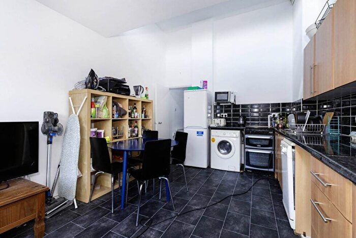 3 Bedroom Flat To Rent In Milman Road, Queens Park, NW6