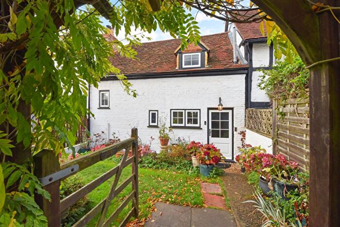 2 Bedroom Cottage For Sale In Poyle Road, Tongham, Farnham, GU10