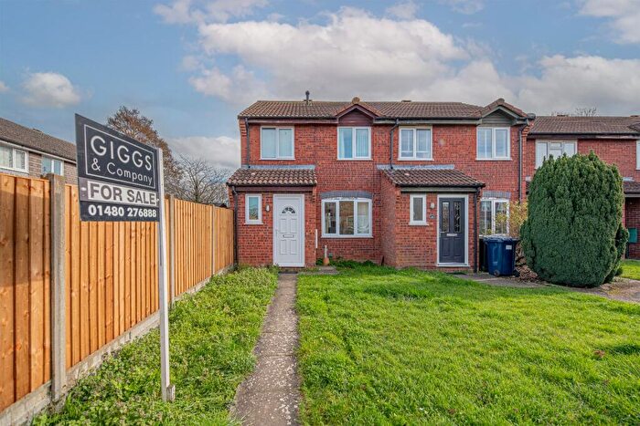 3 Bedroom End Of Terrace House For Sale In Pembroke Avenue, Eynesbury, St. Neots, Cambridgeshire, PE19