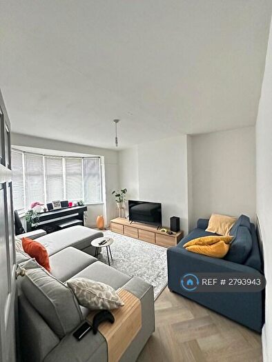 2 Bedroom Flat To Rent In Sydney Road, London, N10