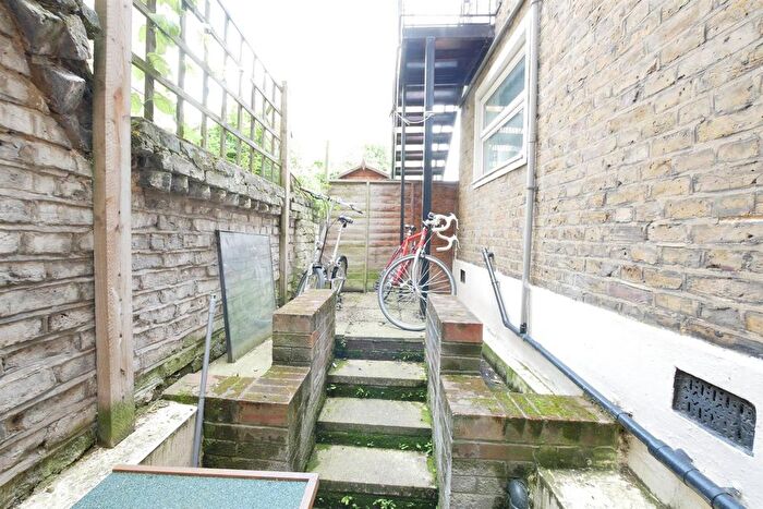 1 Bedroom Flat To Rent In Alconbury Road, London, E5