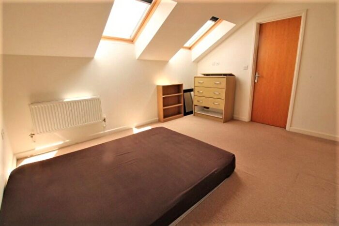 2 Bedroom Flat To Rent In Chudleigh Road, Exeter, EX2