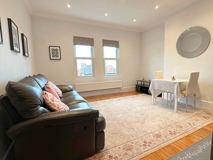 2 Bedroom Flat To Rent In Gedling Grove, Arboretum, NG7