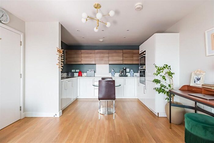 3 Bedroom Flat To Rent In Marner Point, Jefferson Pl, Bow, E3