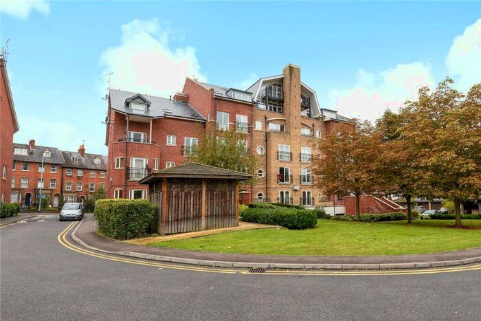2 Bedroom Flat To Rent In Illiffe Close, Reading, RG1