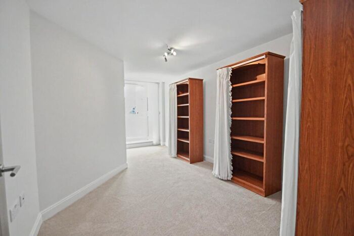 2 Bedroom Flat For Sale In Broadstone, BH18 - Photo 9