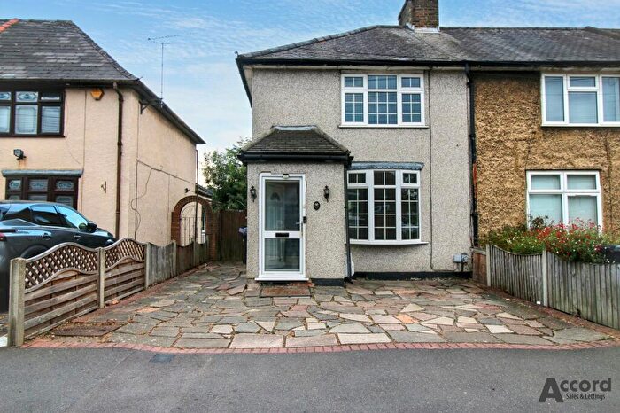 2 Bedroom End Of Terrace House To Rent In Hewett Road, Dagenham, RM8