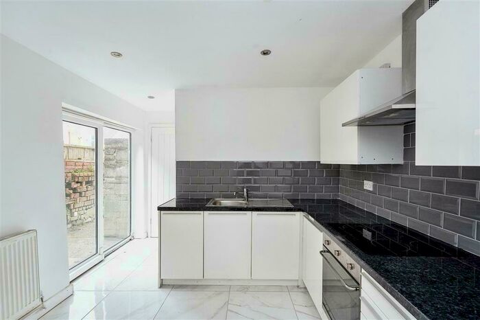 1 Bedroom Flat To Rent In Pant Yr Heol, Neath, SA11