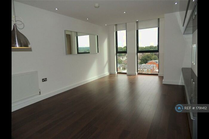 2 Bedroom Flat To Rent In Masons Avenue, Croydon, CR0