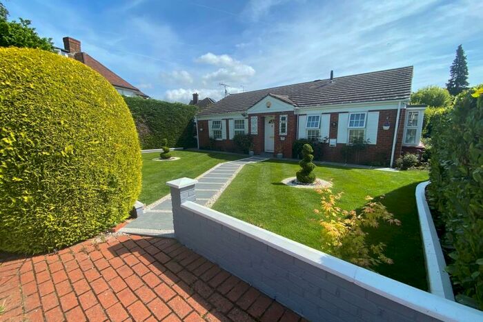 3 Bedroom Detached Bungalow To Rent In Woking, GU22