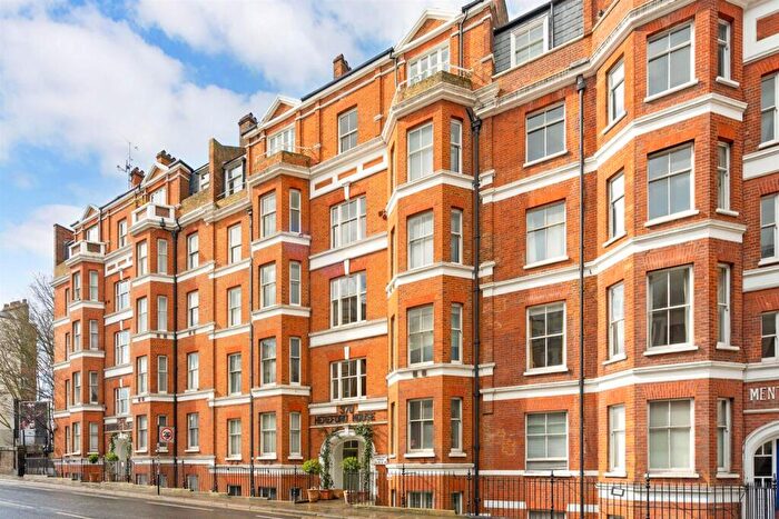 2 Bedroom Flat For Sale In Fulham Road, London, SW10