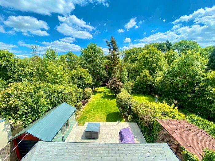 4 Bedroom House To Rent In Ash Grove, Guildford, GU2