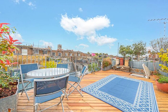 4 Bedroom Property To Rent In St Lukes Mews, Notting Hill, London, W11