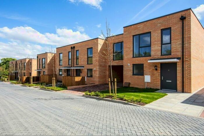 3 Bedroom House To Rent In Roseberry Drive, Edgware, HA8